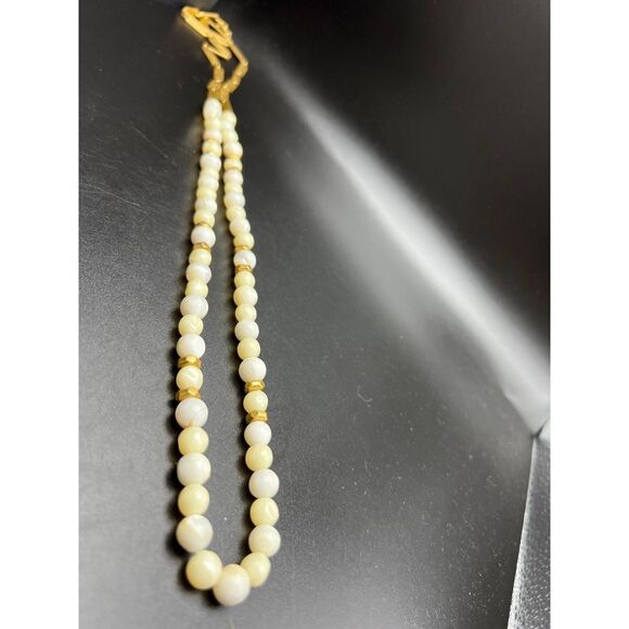 Cream Marble Swirl Necklace - Picture 5 of 6